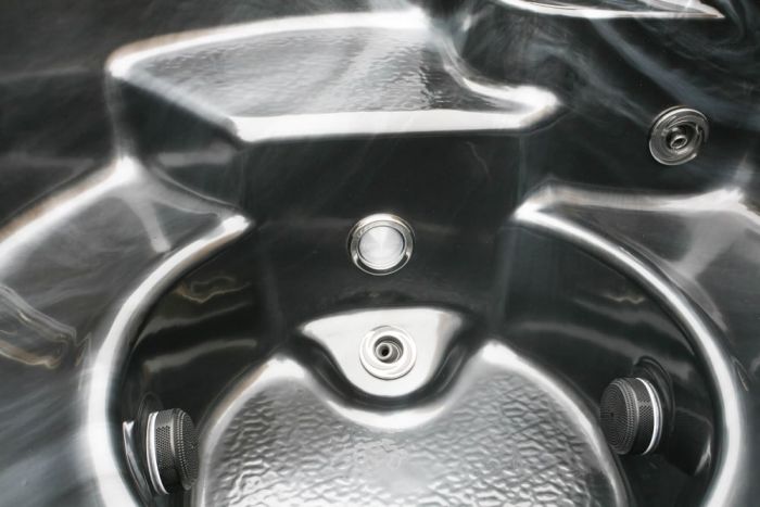 H2O Hot Tubs 1000 Series Round Hot Tub