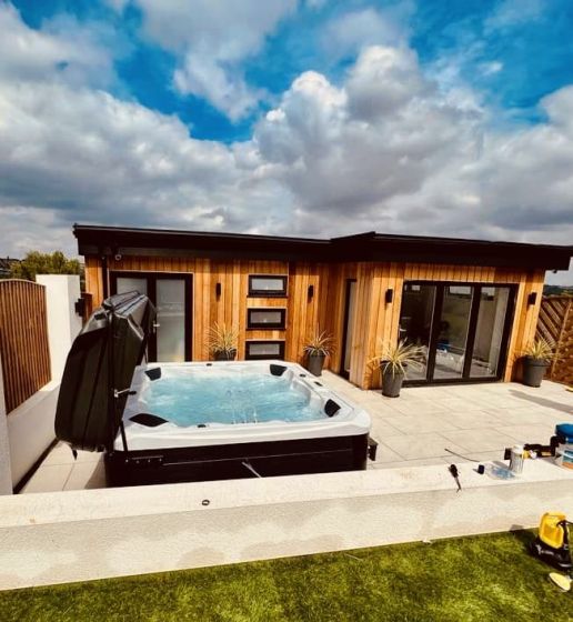 H2O Hot Tubs Retreat Bay XL 32 Amp Hot Tub