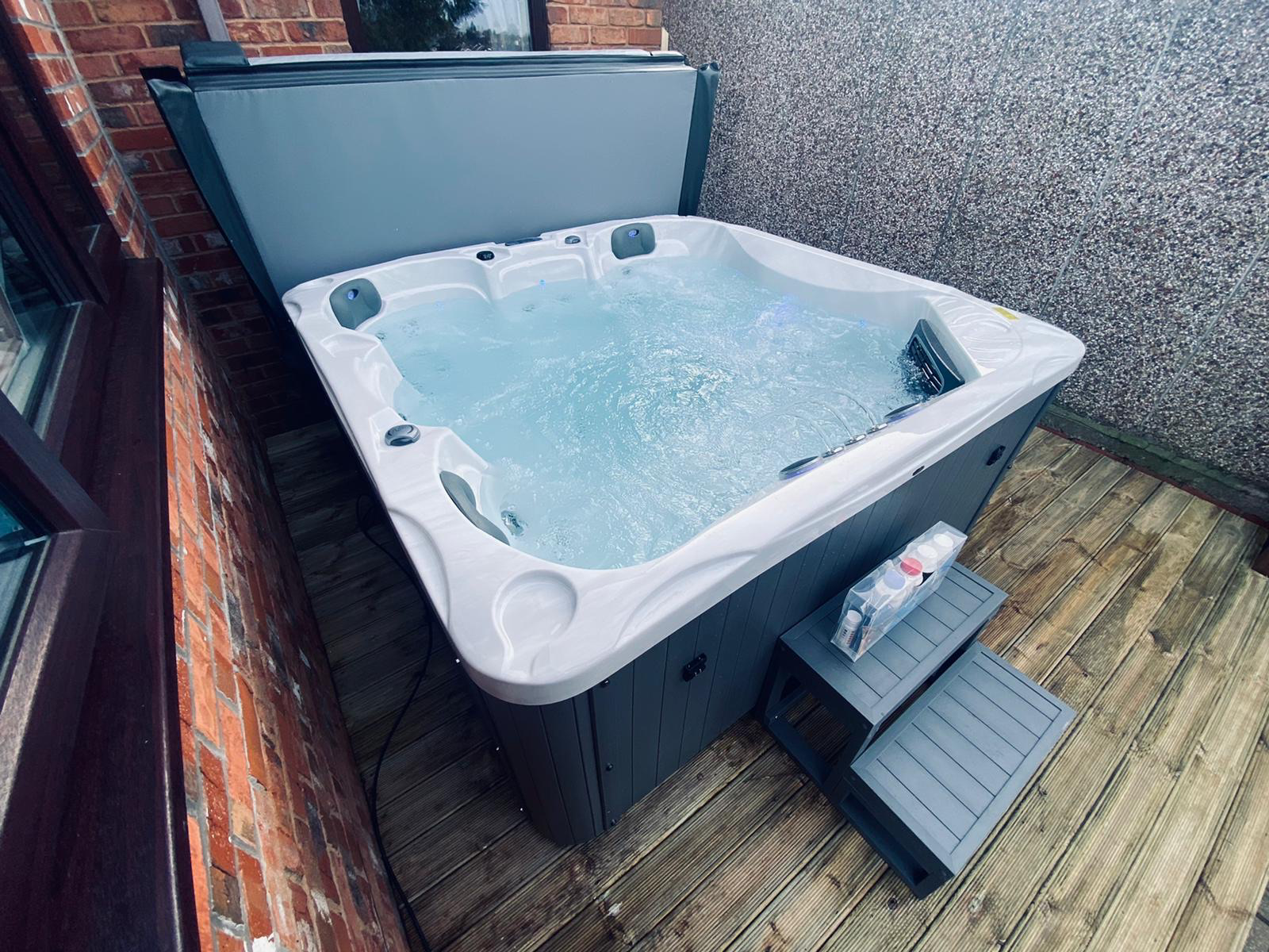 Luso Spas Barcelona 3 Seats 2 Loungers Hot Tub