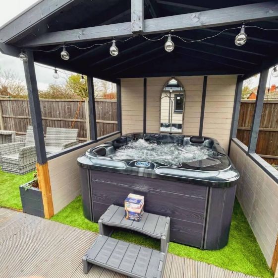 H2O Hot Tubs 4200 Series Twin Lounger 32A Hot Tub