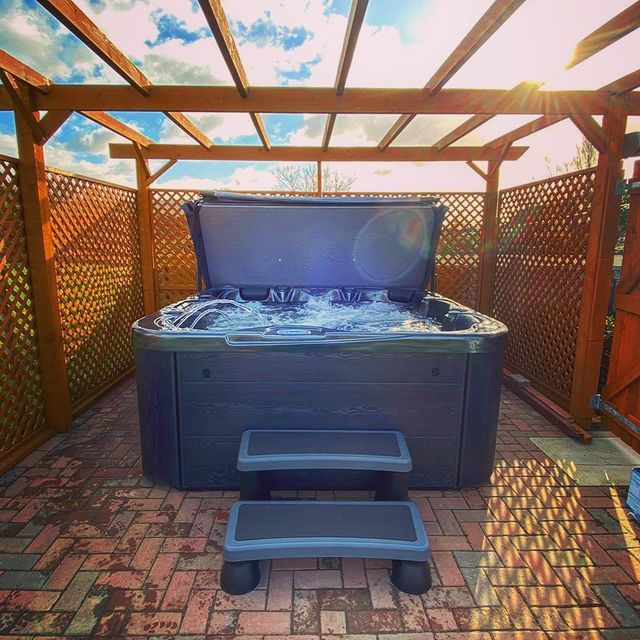 H2O Hot Tubs 4500 Series 32A (Twin Pump) Hot Tub