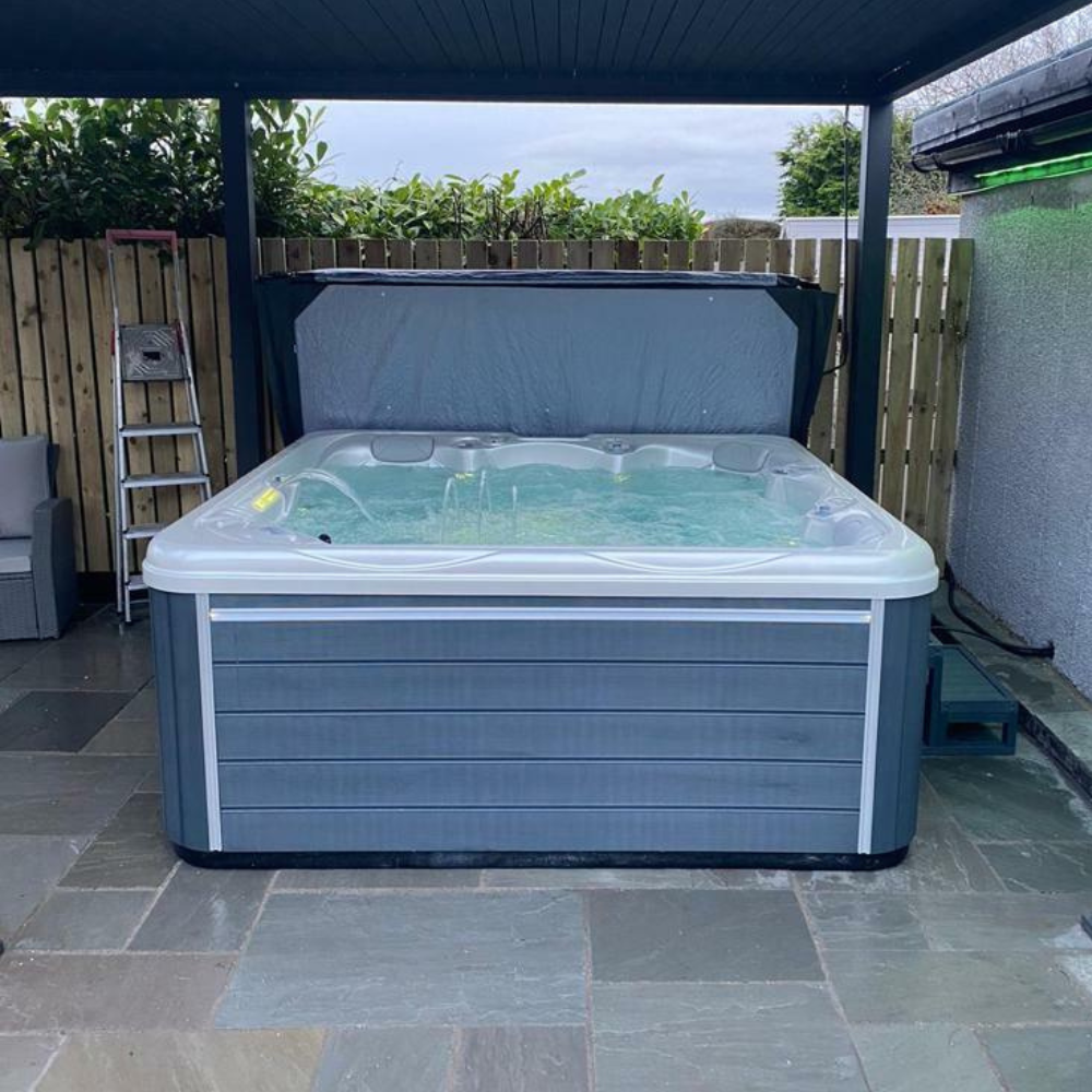 Luso Spas Luna 3 Seats 2 Loungers Hot Tub