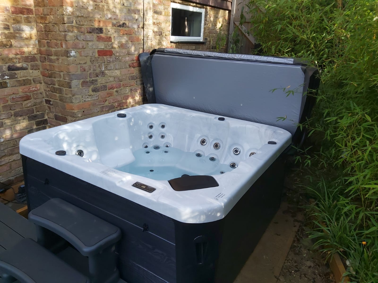 Superior Wellness Verona 5 Seater Sterling Silver Hot Tub