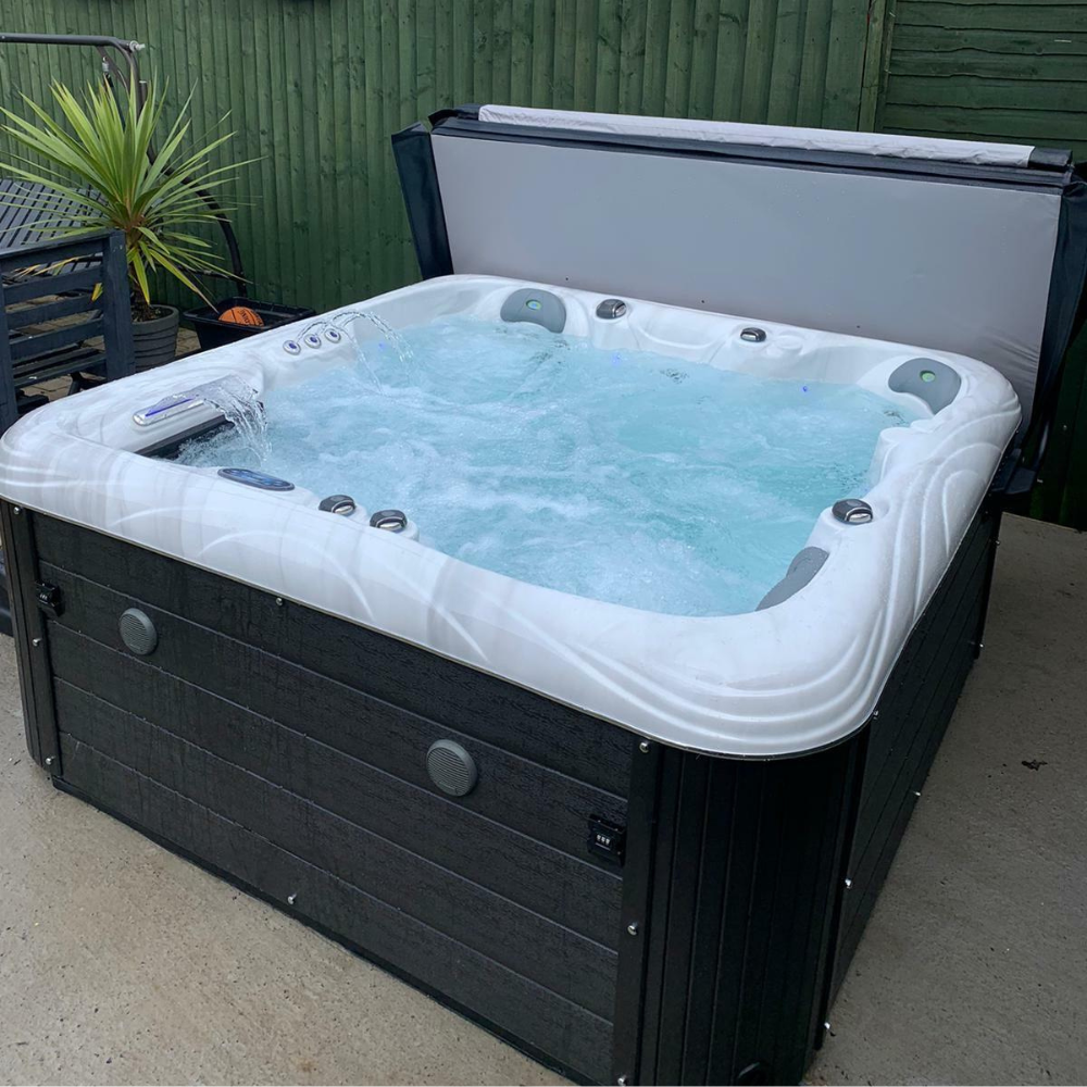 Luso Spas Palermo 5 Seats 1 Lounger Hot Tub