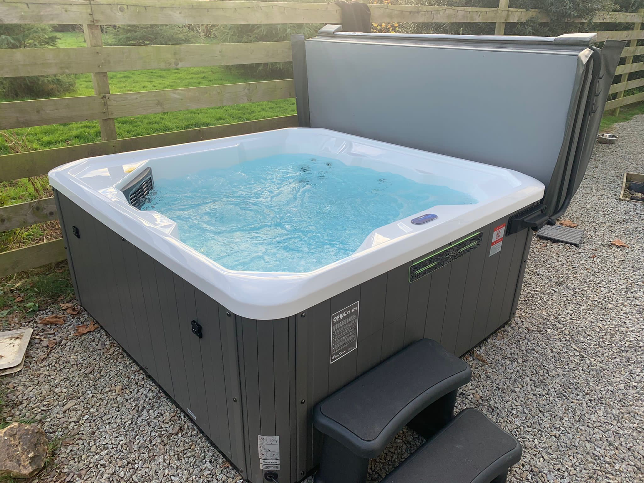 Luso Spas Holiday Let 2 - 3 Seats 2 Loungers Hot Tub